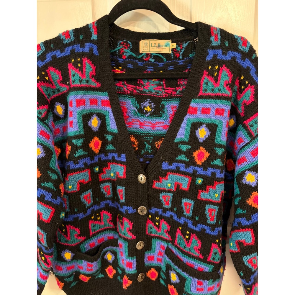 Woman's Vintage LL Bean Size Medium 100% Wool Geometric Knit Cardigan Sweater